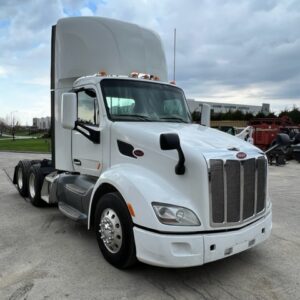 2017 PETERBILT 579 Day Cab