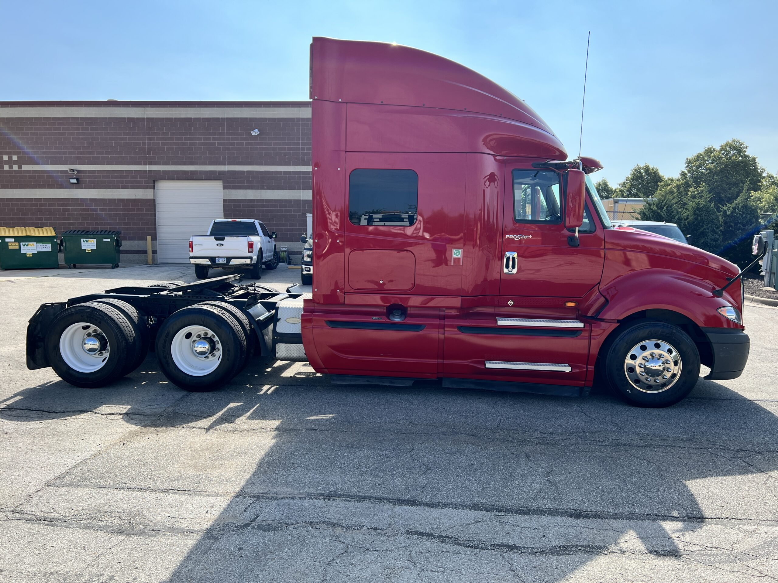 2014 International LF687 ProStar+ Sleeper - Image 25