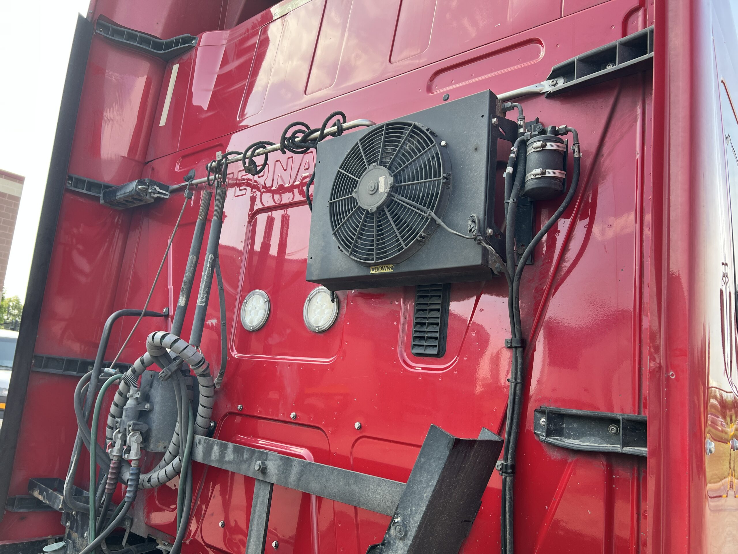 2014 International LF687 ProStar+ Sleeper - Image 18