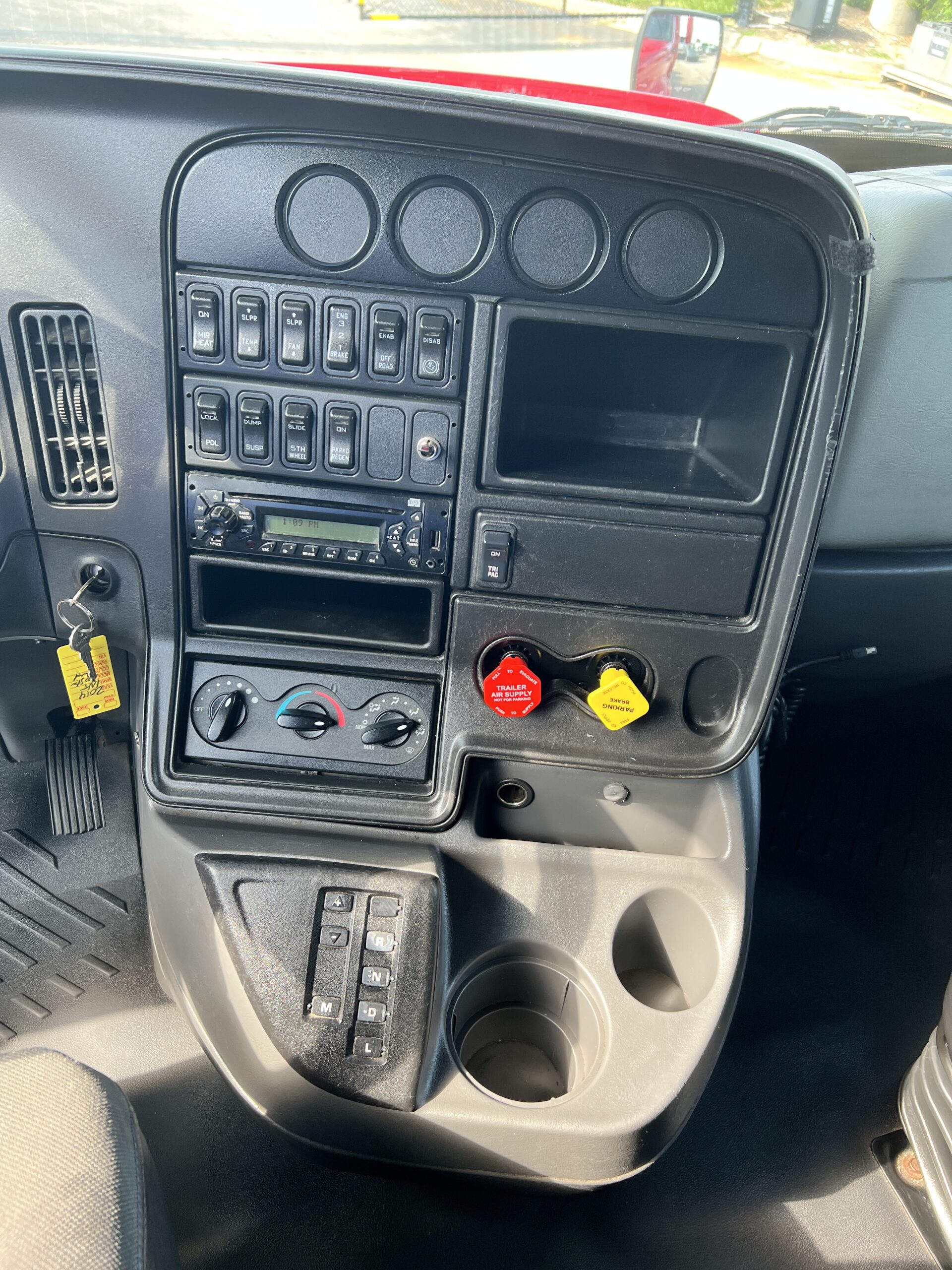 2014 International LF687 ProStar+ Sleeper - Image 10