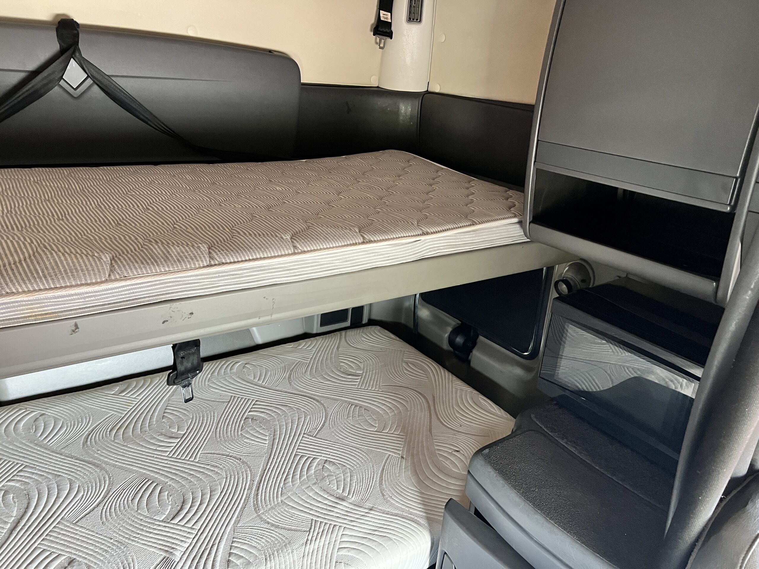 2014 International LF687 ProStar+ Sleeper - Image 6